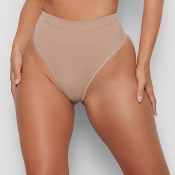 Skims Sculpting Mid Waist Thong SH-MWT-0198 - Picture 2 of 7